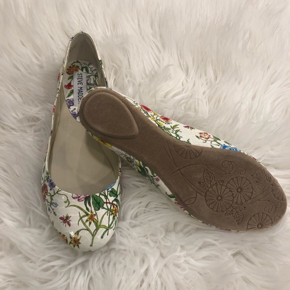 ❌SOLD❌FINAL SALE🔥Steve Madden Flat shoes - Picture 2 of 3